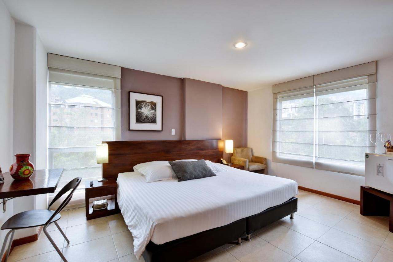 Cyan Suites Poblado By Mde Bnb Медельїн Екстер'єр фото