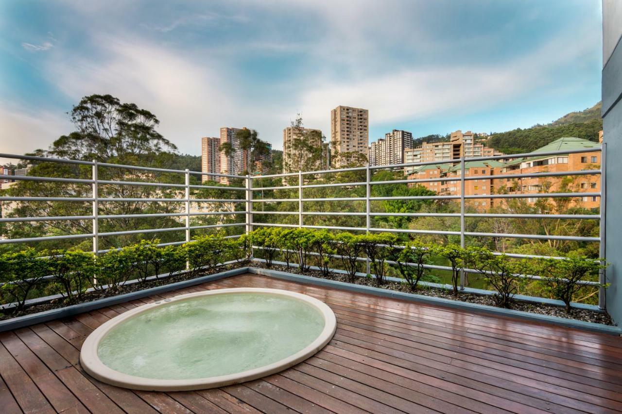 Cyan Suites Poblado By Mde Bnb Медельїн Екстер'єр фото